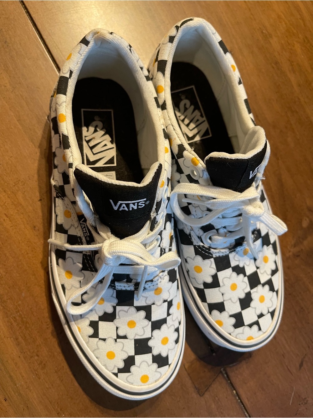 Vans women’s Checkerboard Daisy Sneakers - White, Black, Yellow - Picture 3 of 8